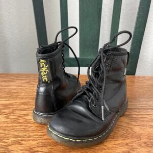 Classic Dr. Martens Kids 1460 Delaney Boots